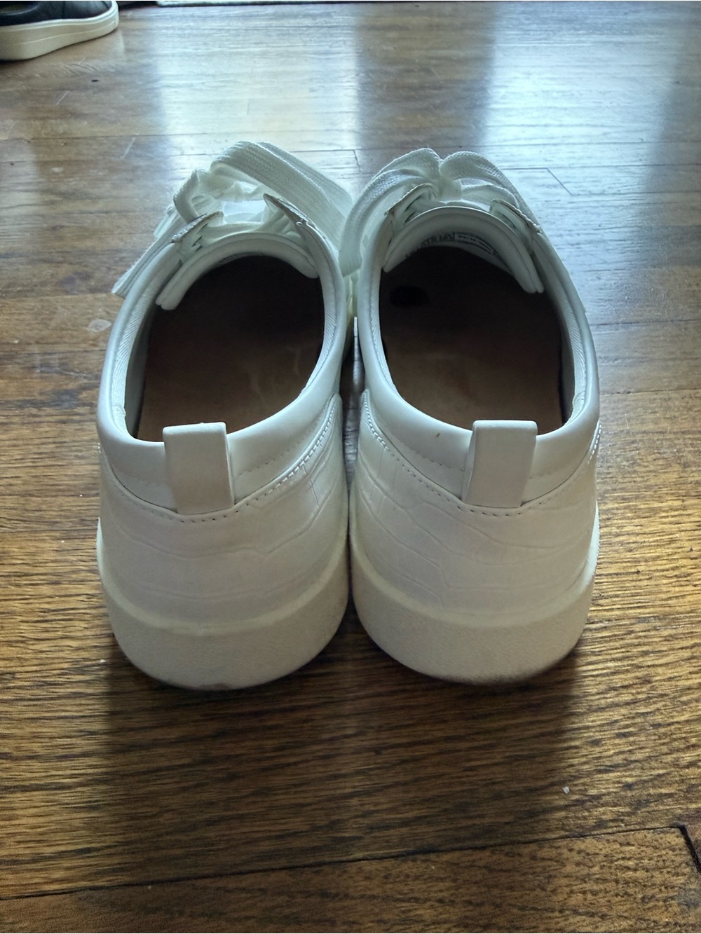 Women’s Vionic leather white sneakers - Picture 3 of 7